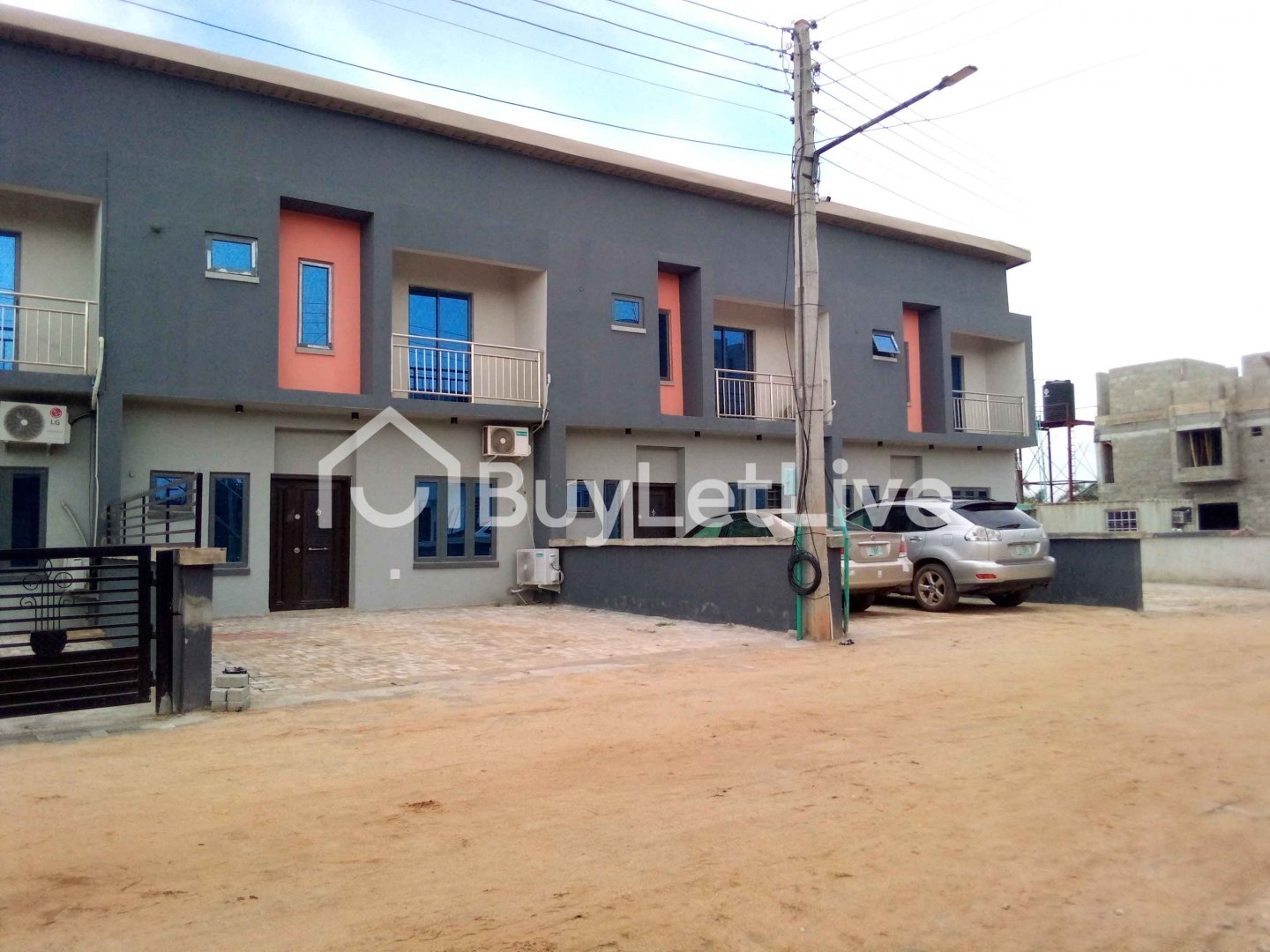 4 bedrooms Terraced Duplex for sale at Arepo