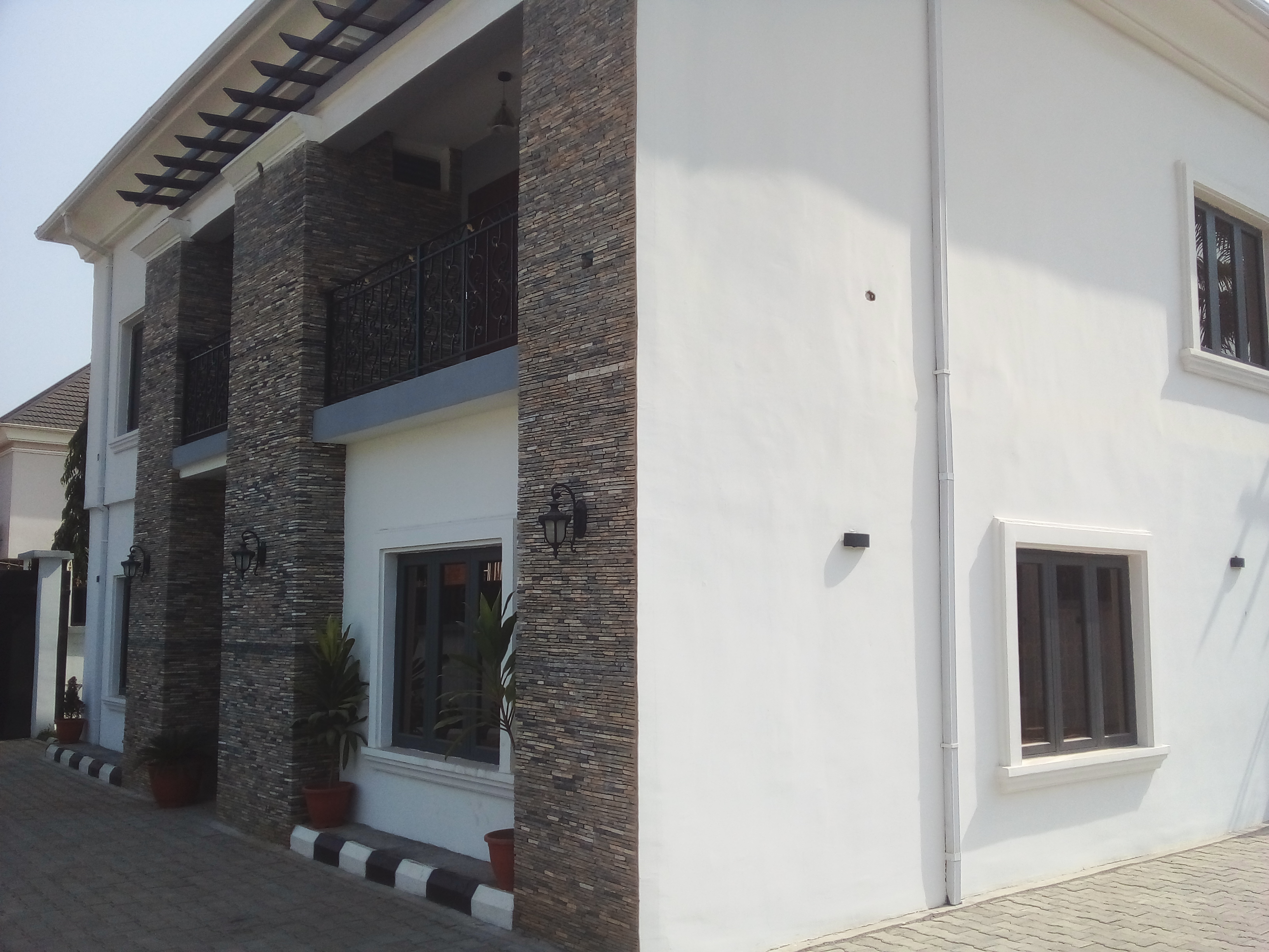 Brand new top-notch 4 bedroom fully detached with a room BQ