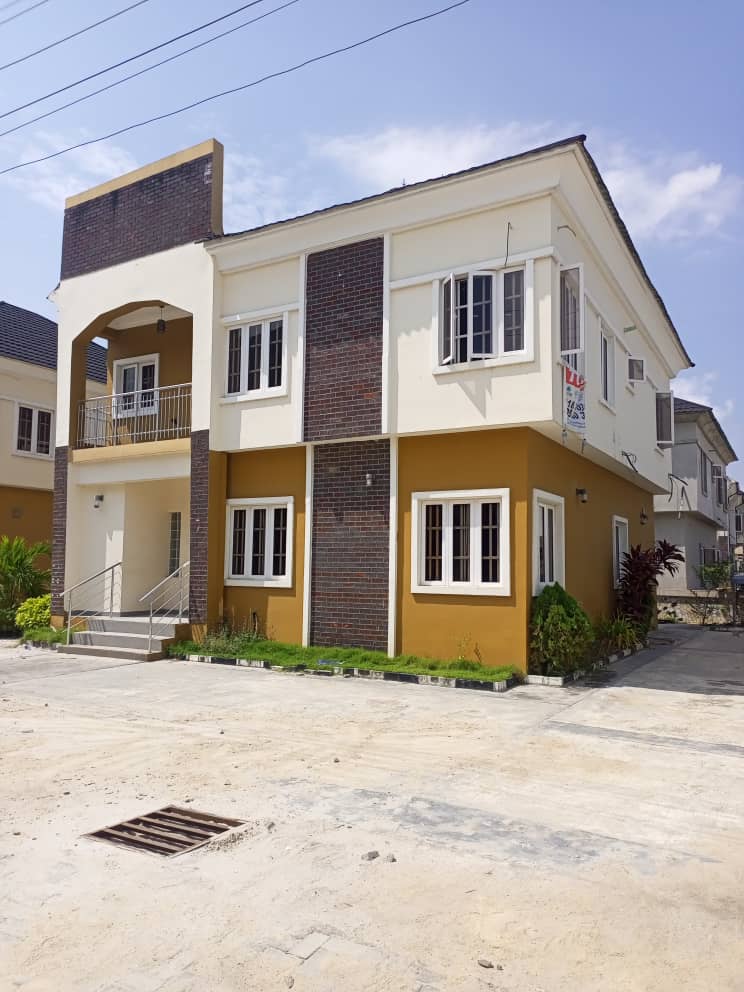 4 bedrooms Detached Duplex for rent at Lagos Island