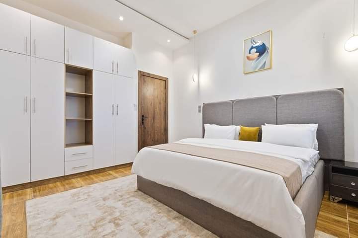 5 bedrooms Detached Duplex for shortlet at Osapa london