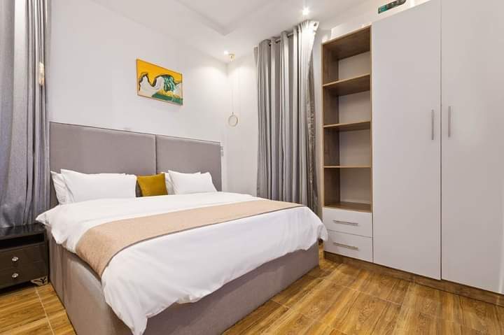 5 bedrooms Detached Duplex for shortlet at Osapa london