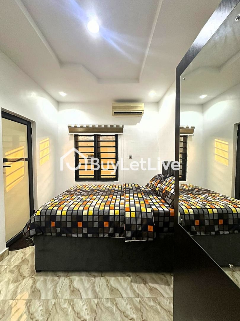 3 bedrooms Flat / Apartment for shortlet at Adelabu