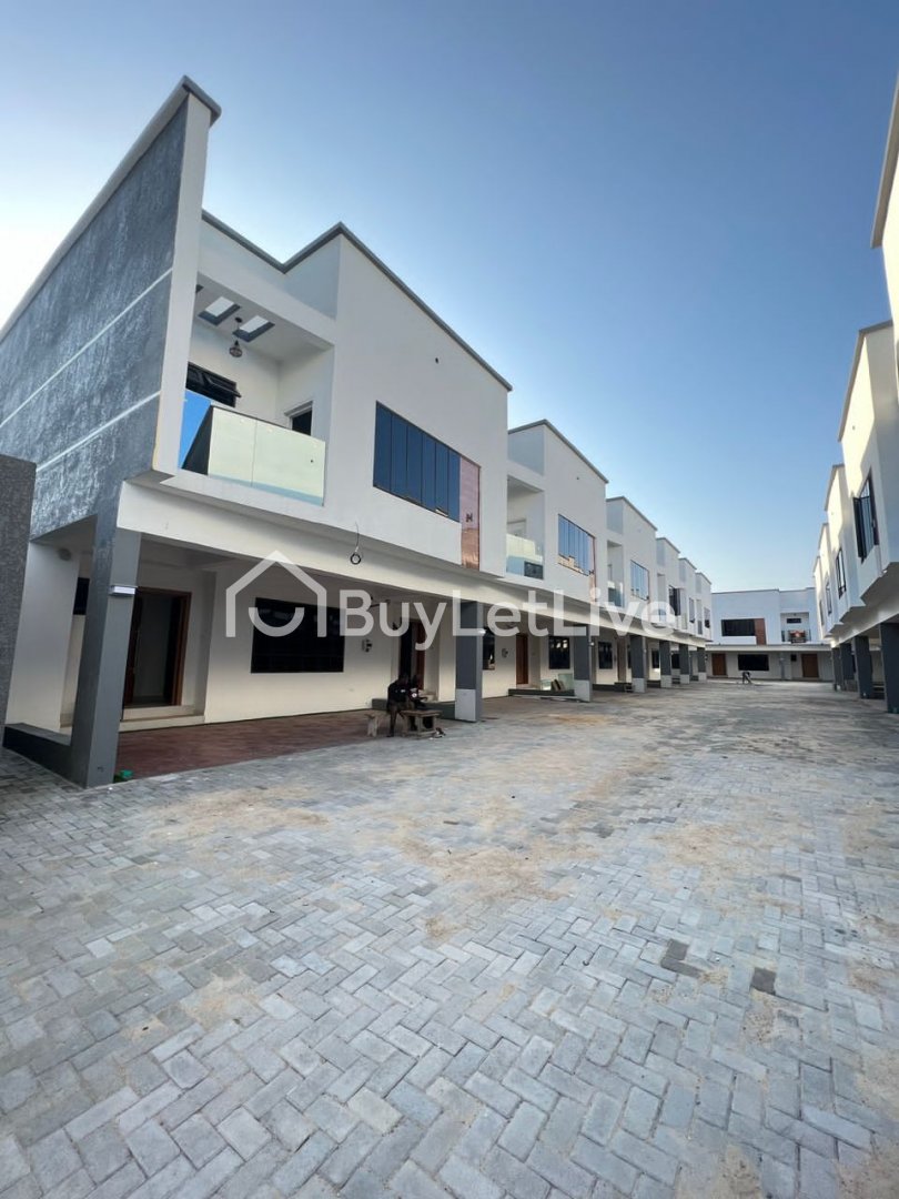 4 bedrooms Terraced Duplex for sale at Osapa london