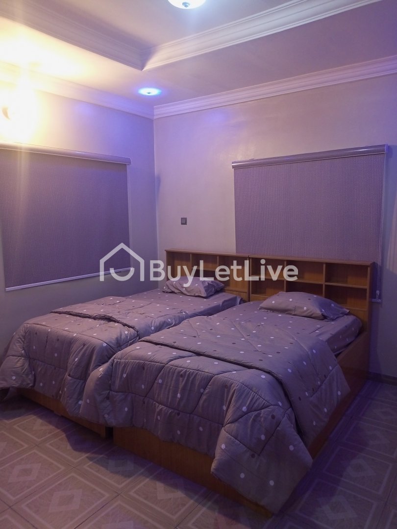 3 bedrooms Flat / Apartment for shortlet at Akowonjo