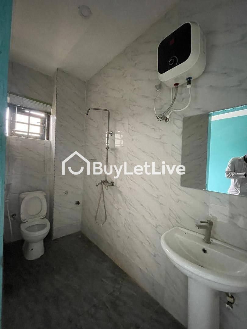 3 bedrooms Flat / Apartment for rent at Aguda, Nigeria