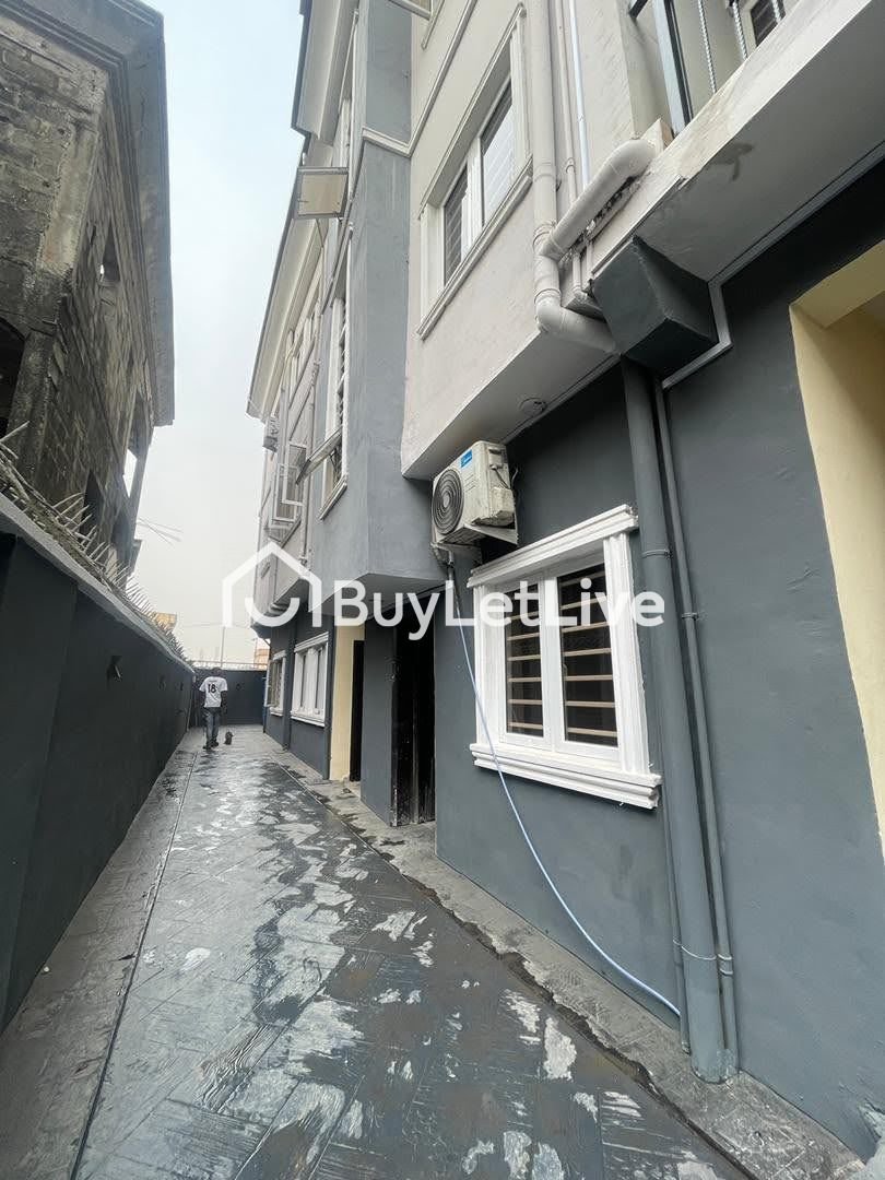 2 bedrooms Flat / Apartment for rent at OFF Omilani Street, Lagos, Nigeria