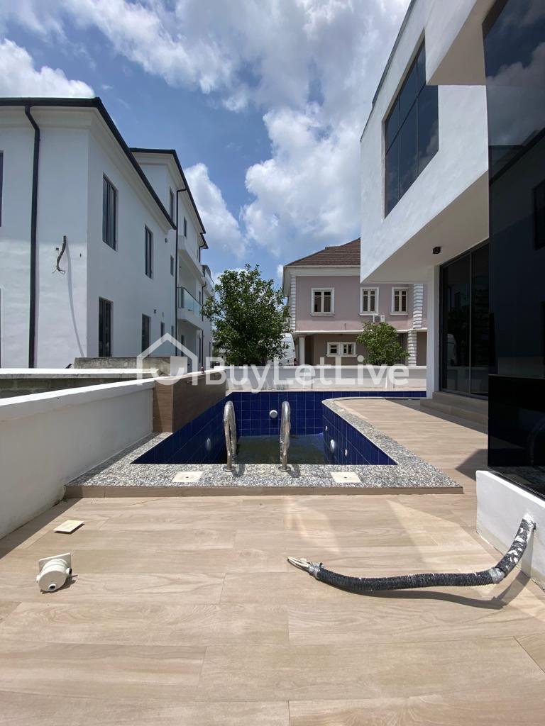 Luxurious & Automated 5 Bedroom Fully Detached Home for Sale