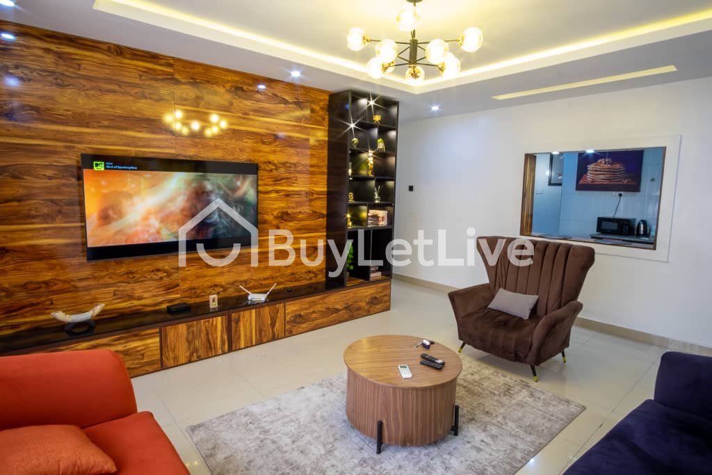 3 bedrooms Flat / Apartment for shortlet at Osapa london