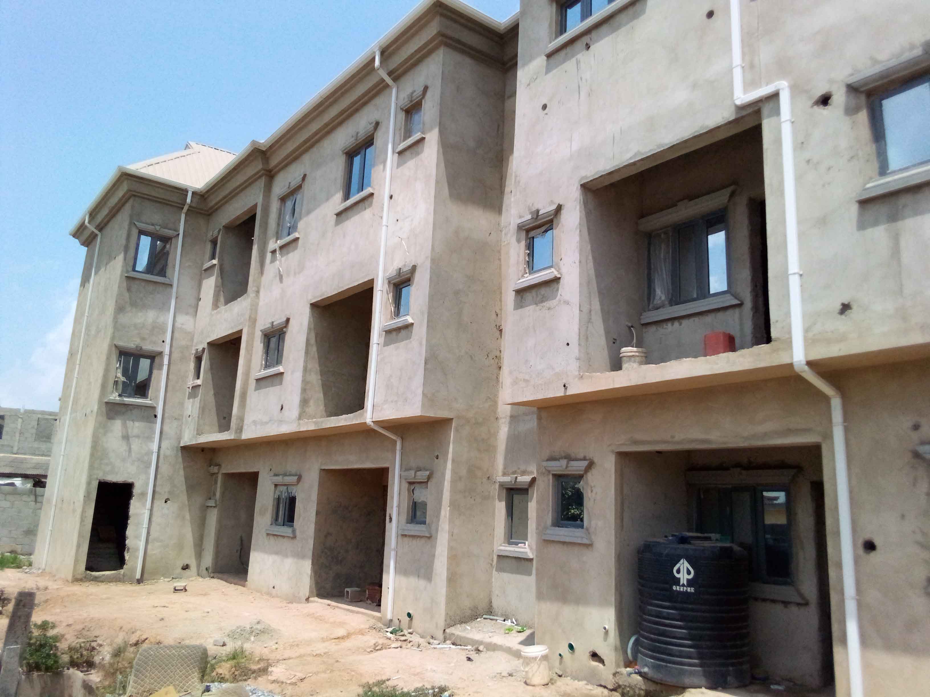 2 bedrooms Flat / Apartment for sale at Akowonjo