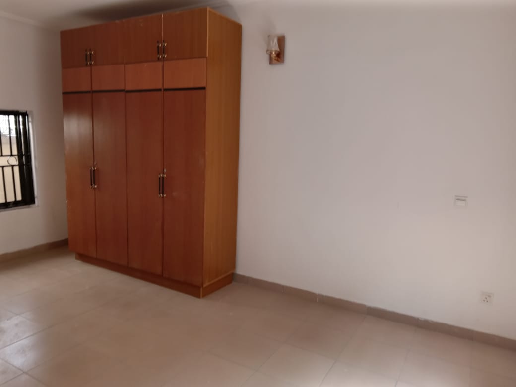 2 bedrooms Flat / Apartment for rent at Agungi