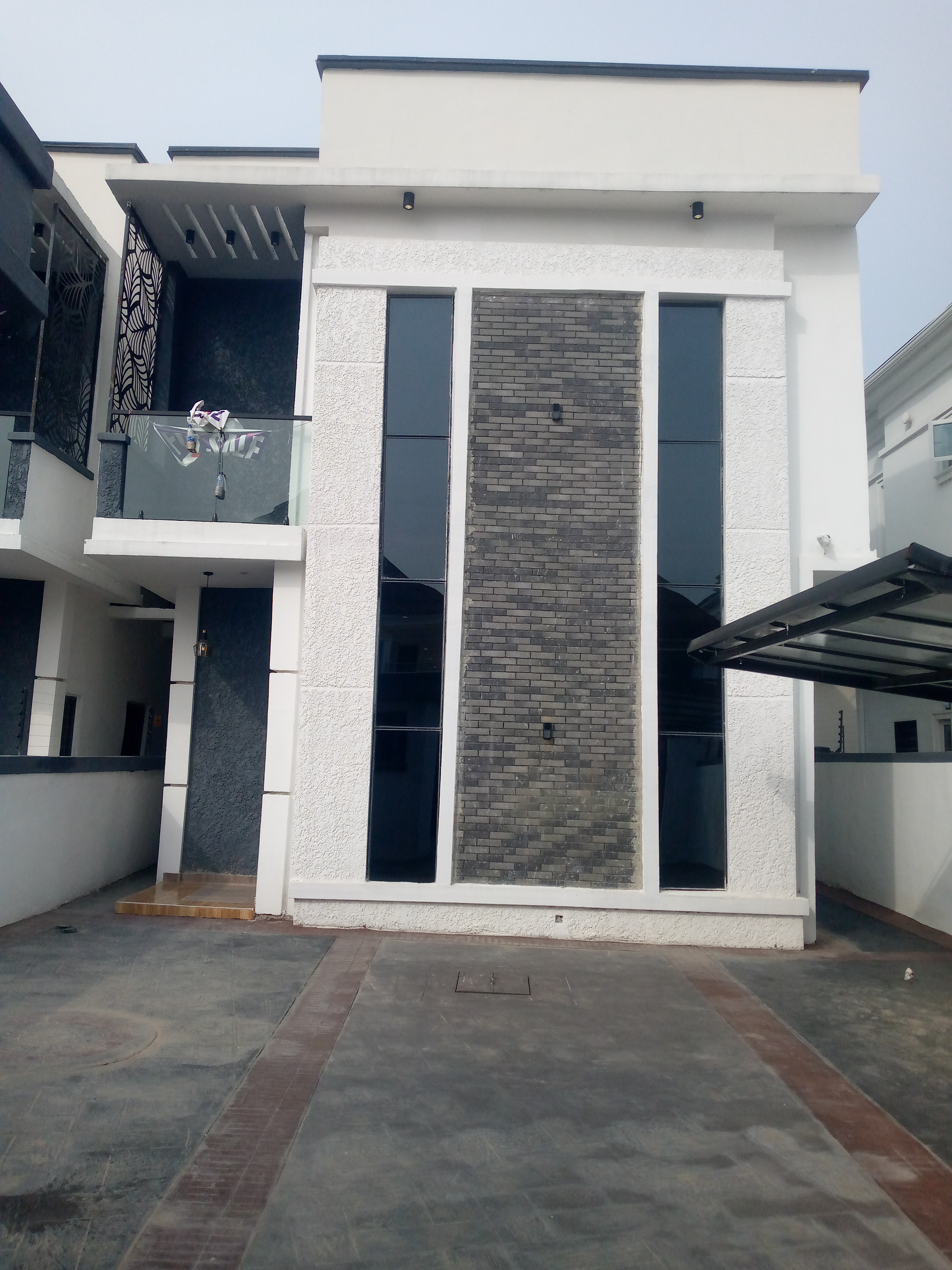 Luxury newly built all en-suite 4 bedrooms detached duplex with boys quarter and swimming pool