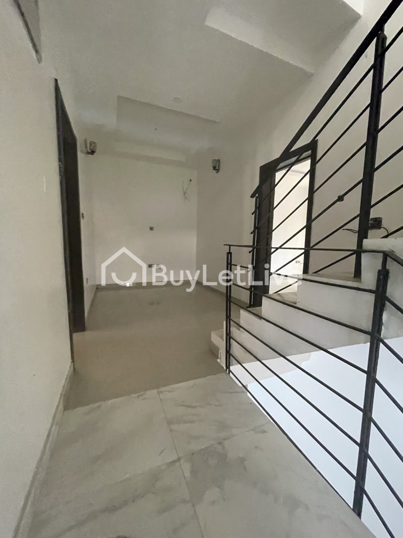 4 bedrooms Terraced Duplex for sale at chevron