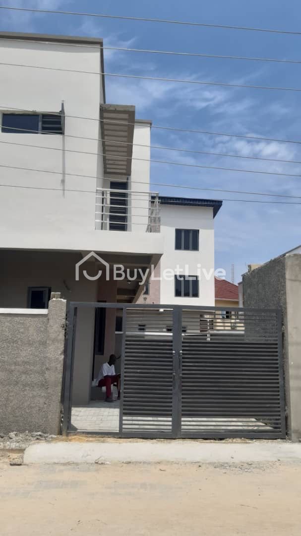 4 bedrooms Semi Detached Duplex for rent at Ologolo