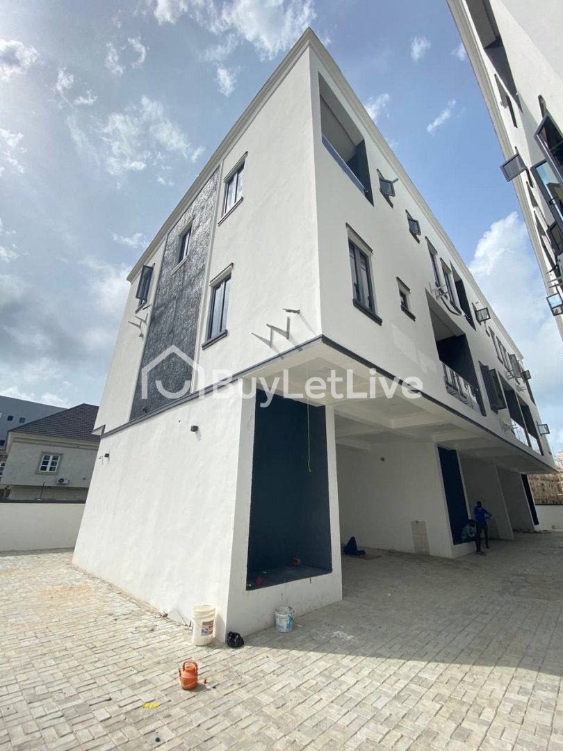 4 bedrooms Terraced Duplex for sale at Ologolo
