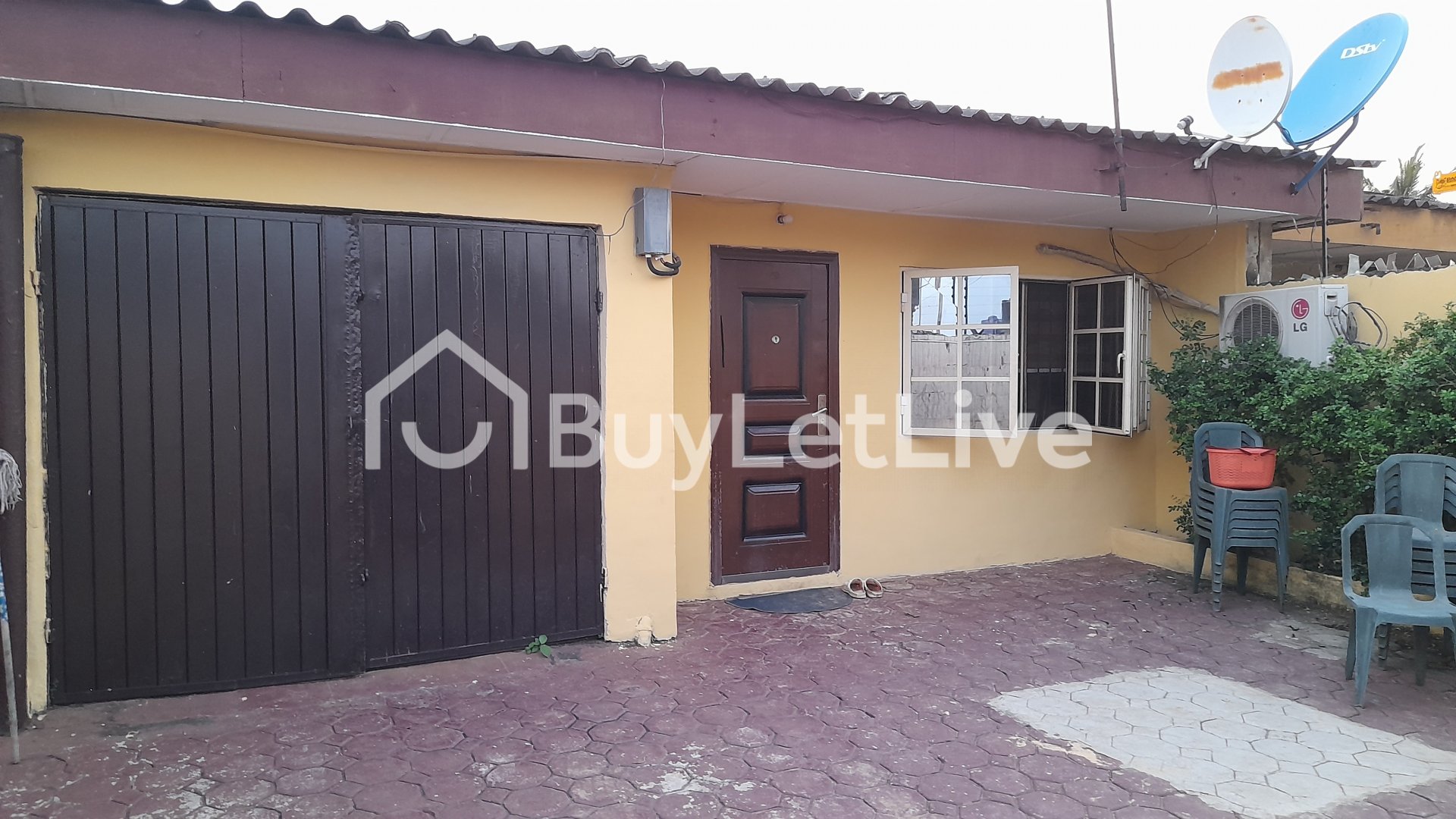 3 bedrooms Detached Bungalow for rent at Egbeda
